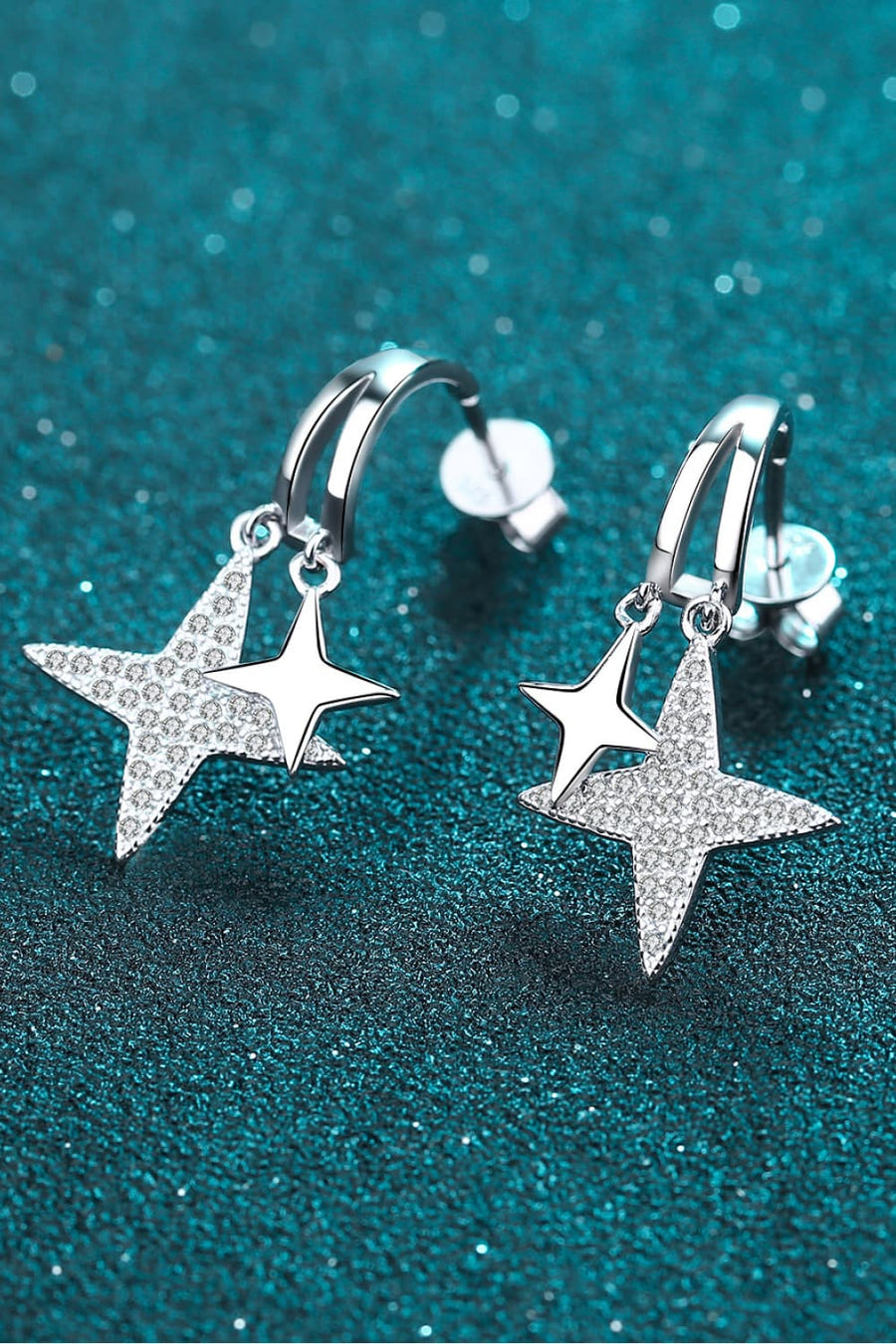 Moissanite Second Star to the Right Rhodium- Plated Drop Earrings

Style: Modern
Material: 925 sterling silver, Rhodium-plated, Moissanite
Care: Avoid wearing during exercise, as sweat will react with the jewelry to produce silverRhodium- Plated Drop Earrings