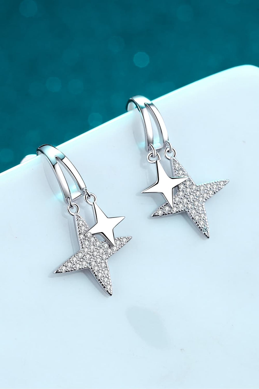 Moissanite Second Star to the Right Rhodium- Plated Drop Earrings

Style: Modern
Material: 925 sterling silver, Rhodium-plated, Moissanite
Care: Avoid wearing during exercise, as sweat will react with the jewelry to produce silverRhodium- Plated Drop Earrings