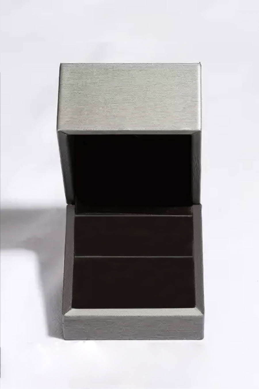 Moissanite Square Shape 925 Sterling Silver RingIncludes:A matching box.No certificate of authenticity and limited warranty card with gemological research association (GRA), because a single moissanite has fewer cMoissanite Square Shape 925 Sterling Silver Ring