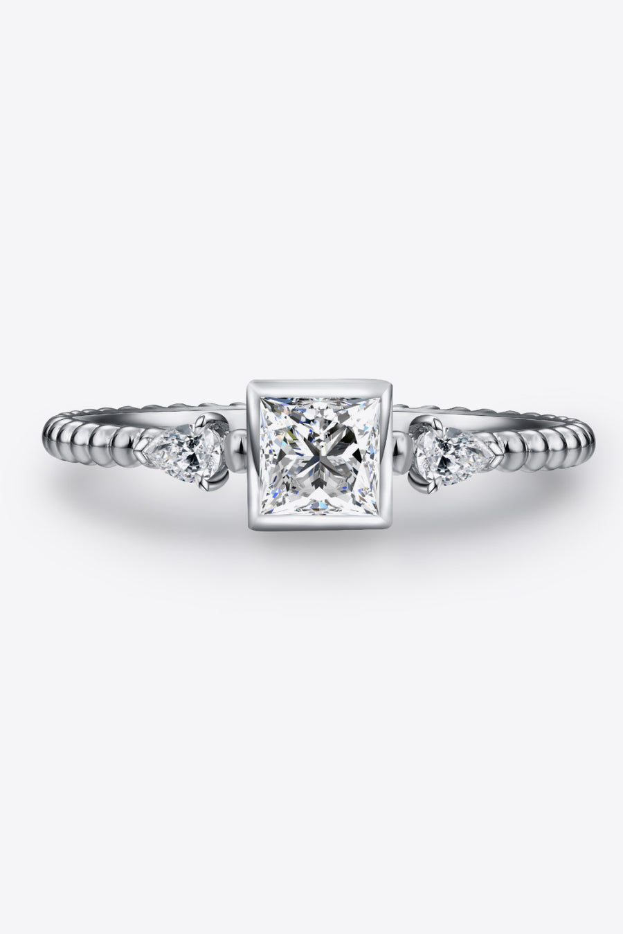 Moissanite Square Shape 925 Sterling Silver RingIncludes:A matching box.No certificate of authenticity and limited warranty card with gemological research association (GRA), because a single moissanite has fewer cMoissanite Square Shape 925 Sterling Silver Ring