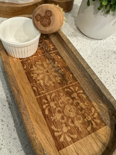 Mickey Scrubbies with Wood TrayIntroducing our exquisite mango wood tray with a wood dish brush and two adorable Mickey-shaped scrubby sponges! This charming set is perfect for adding a touch of DMickey Scrubbies