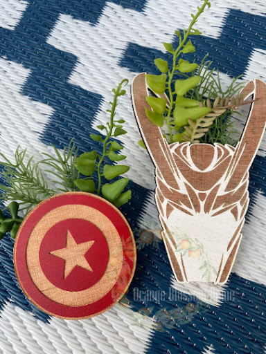 Marvel Mini PlanterNot just a magnet to add to your refrigerator… its a mini plant too… well a faux plant. Adds a pop of color to your refrigerator or even your office area. 
Great gifMarvel Mini Planter